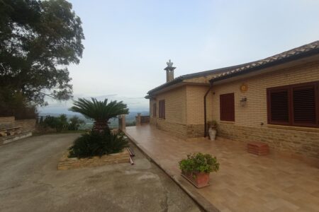 🏡 Due Ville: Una Abitabile e Rifinita,...